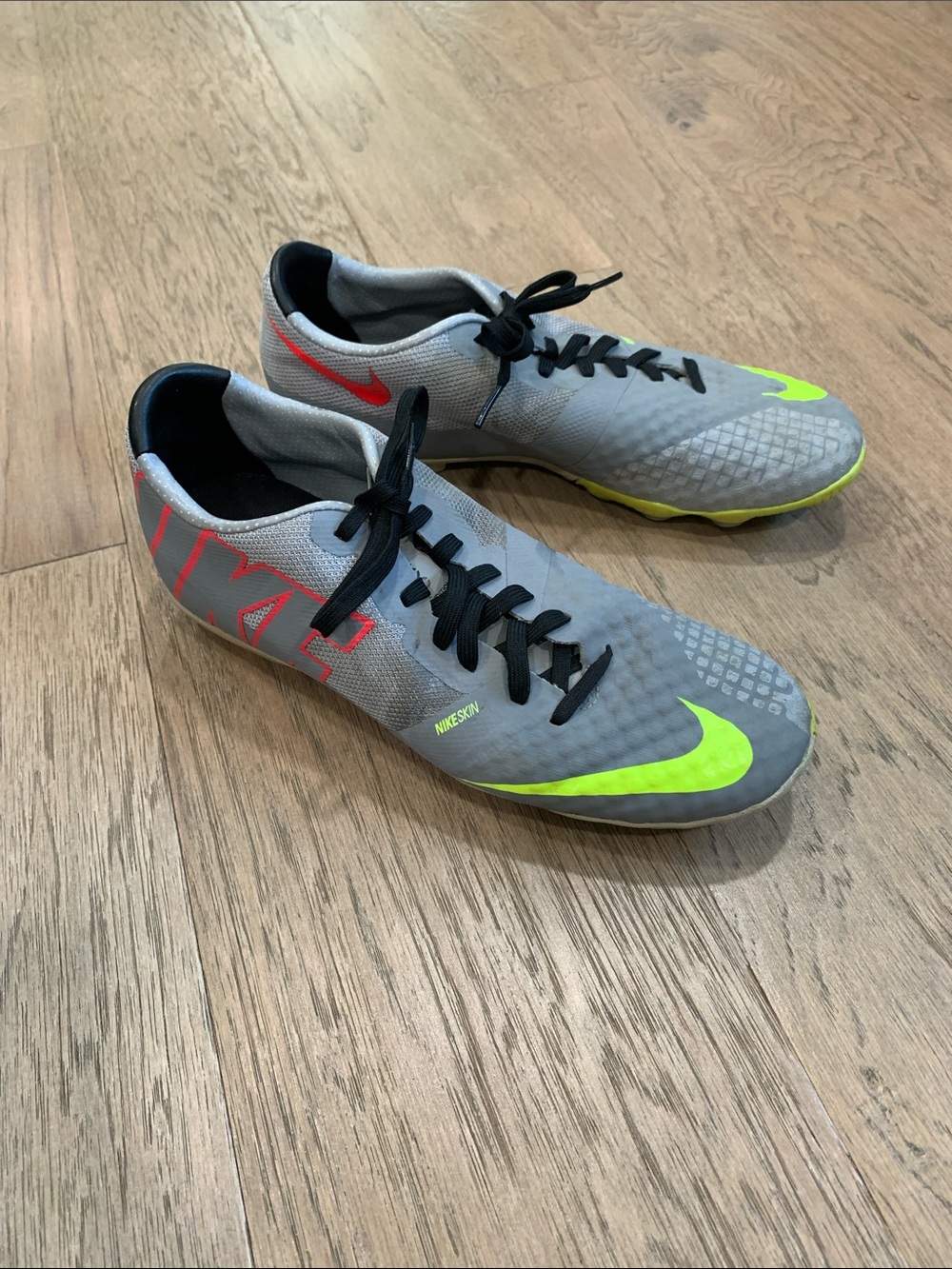Nike Bomba Finals II Men’s Size 7.5 (580447-067) Grey/Volt